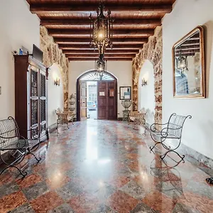 Dimora Degli Scalzi , Palermo Italia